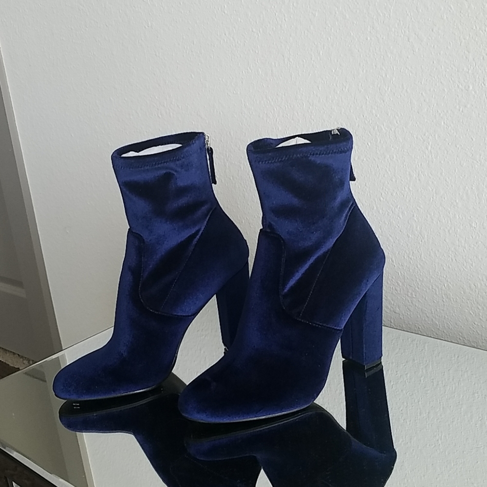 STEVE MADDEN velvet sock boots